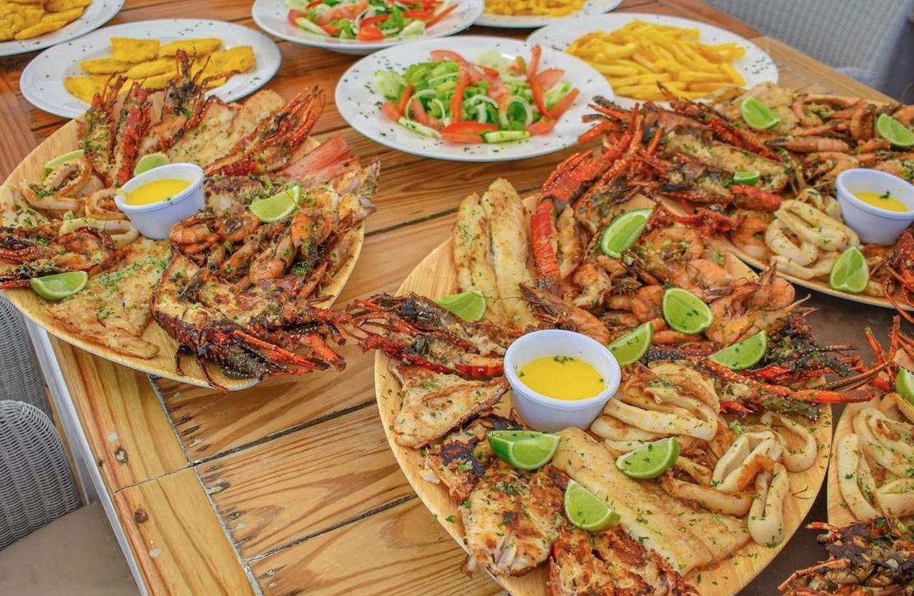 Los Corales Villas And Suites - Beach Club, Spa, Restaurants ปุนตากานา ภายนอก รูปภาพ